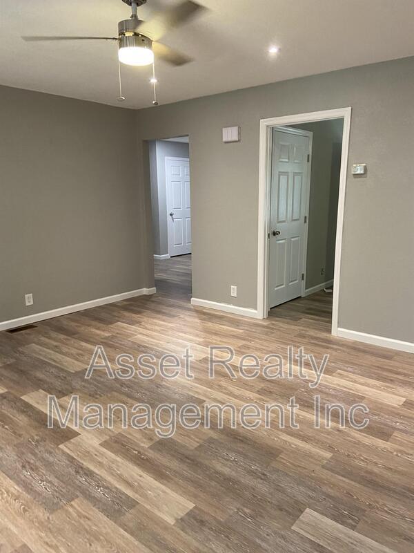 Building Photo - 716 Shadycrest Dr