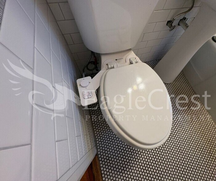 Building Photo - Spacious 3-Bedroom 2 bathroom Home with Great Mountain Views and Bonus Room!!