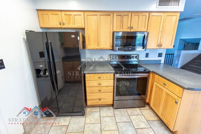 Building Photo - 1735 W Pampa Ave