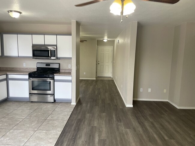 Building Photo - Rita Ranch Charmer 3Bdm 2Ba home, availabl...