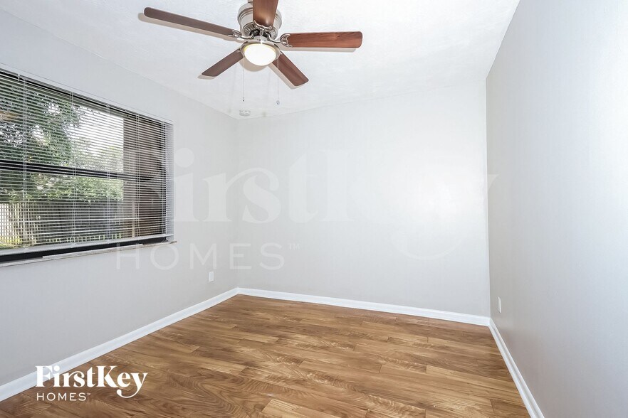 Building Photo - 1032 SE Floresta Dr