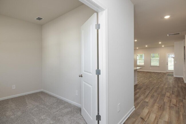 Building Photo - 166 Magnolia Dr