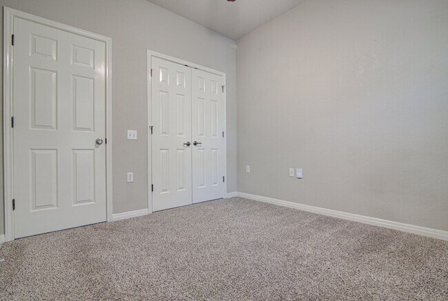 Building Photo - 1702 Singleton Ave