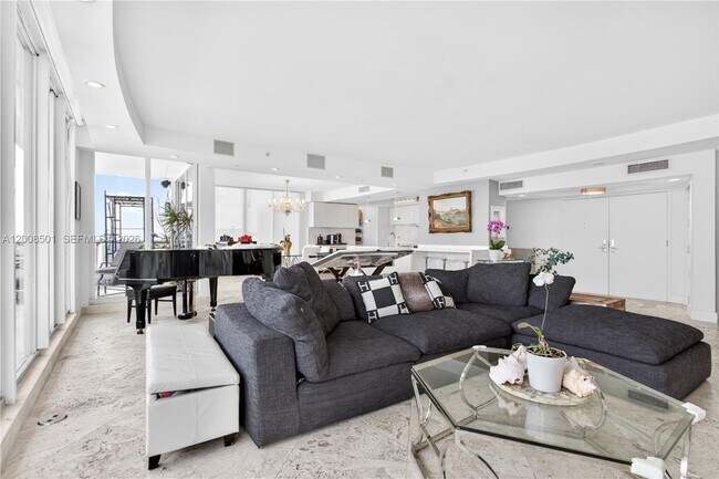 Building Photo - 1900 Sunset Harbour Dr