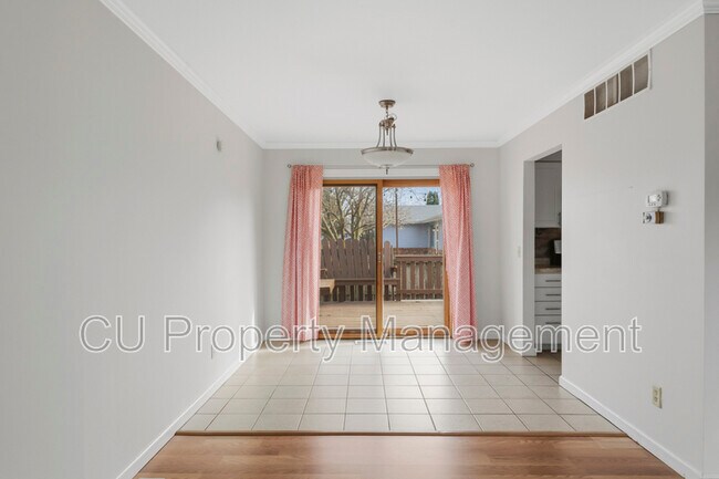 Building Photo - 1903 Sumac Dr