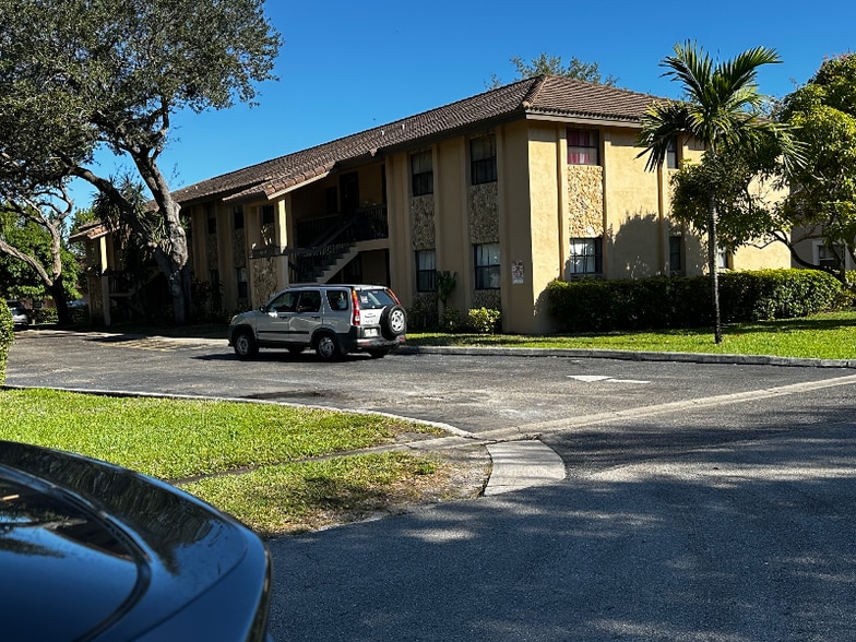 Building Photo - 3527 NW 114th Terrace