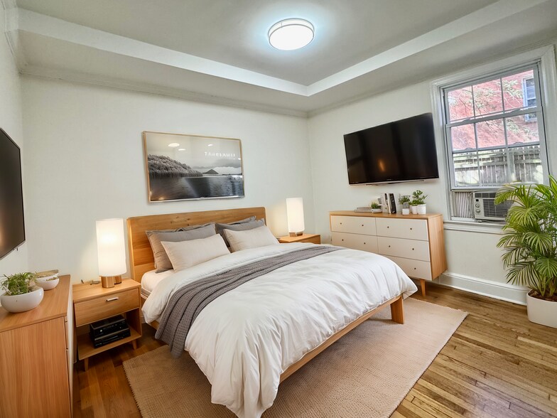 Building Photo - 4024 Calvert St NW