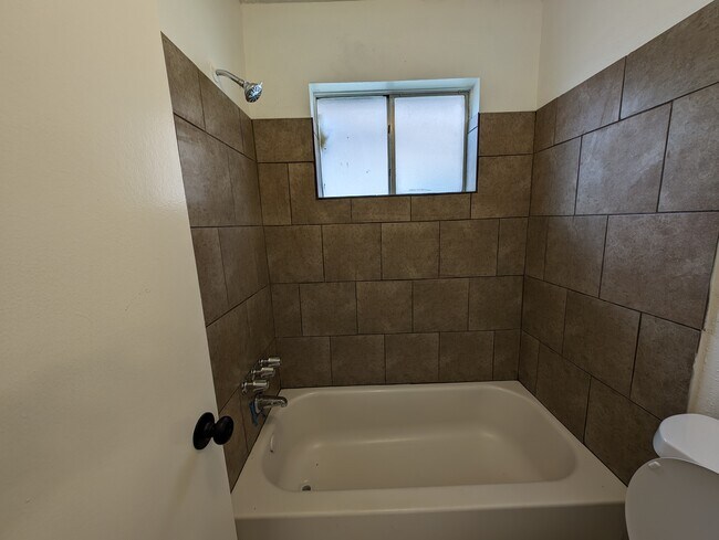 Building Photo - 16311 Thistleglen Drive