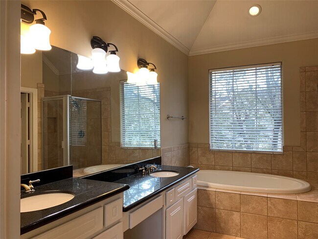 Building Photo - 406 Fowler St