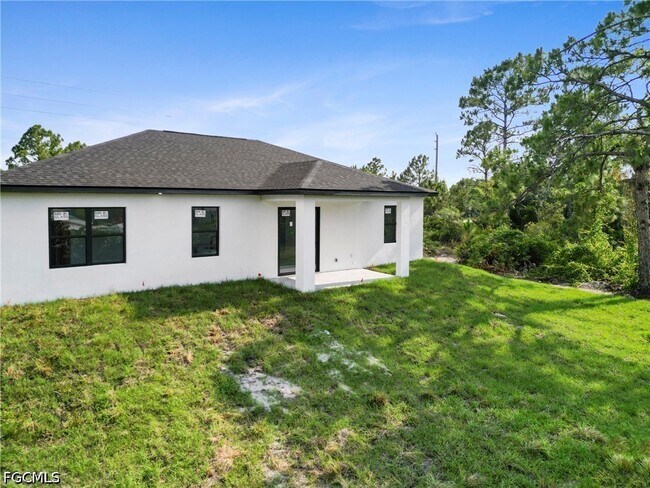 Building Photo - 3175 Sunshine Blvd N