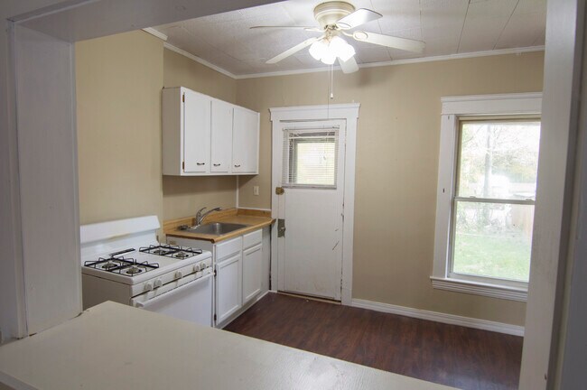 Building Photo - 1461 W 107th St