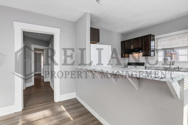 Building Photo - 3321 E Victor St