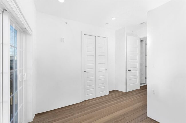 Building Photo - 82 Ferry St