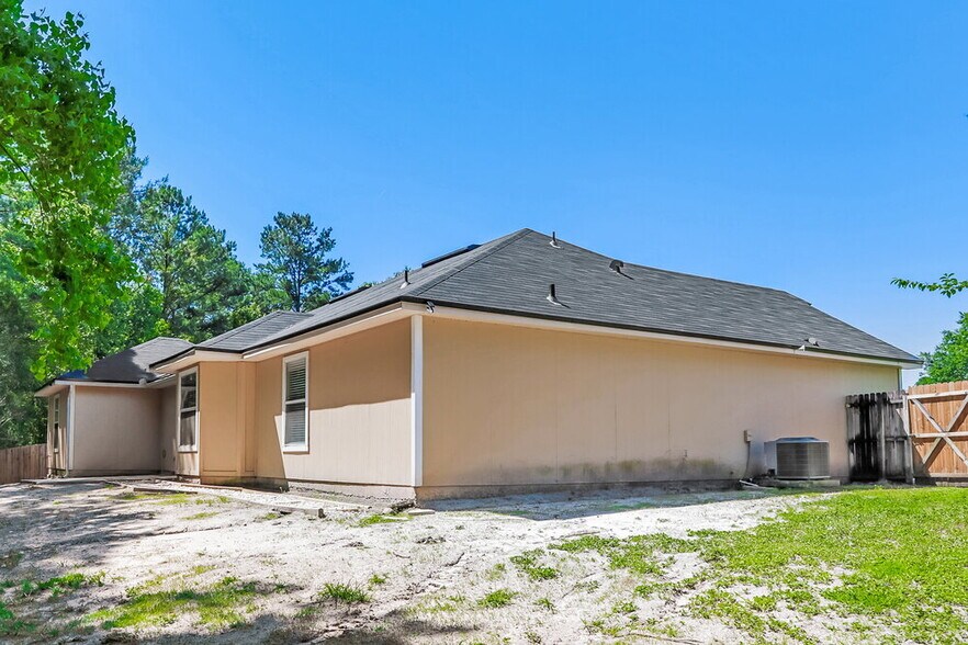 Building Photo - 7811 Invermere Blvd N