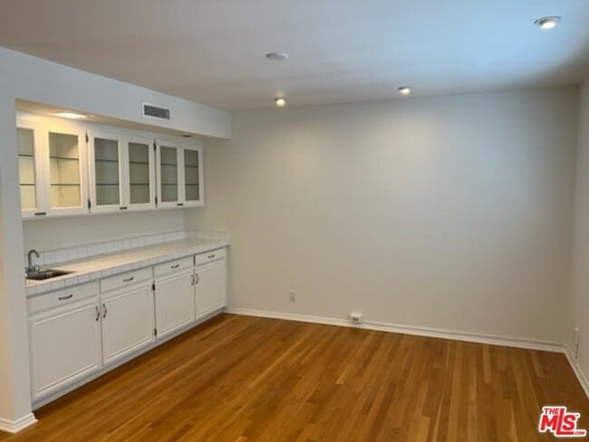 Building Photo - 1656 Palisades Dr