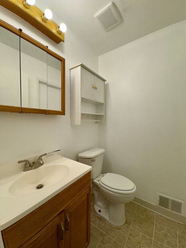 Building Photo - Charming 2 Bedroom/1.5 Bathroom Home in Randallstown, MD!
