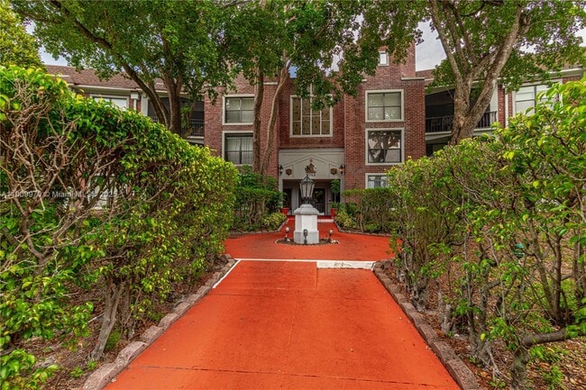 Building Photo - 3760 Inverrary Dr