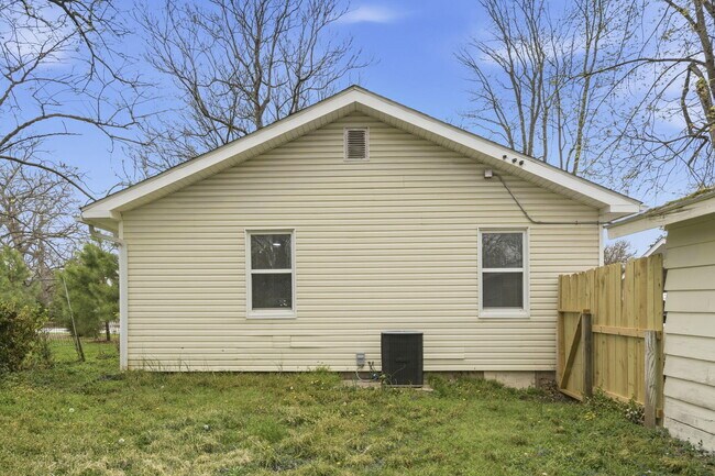 Building Photo - 2822 E Cherry St