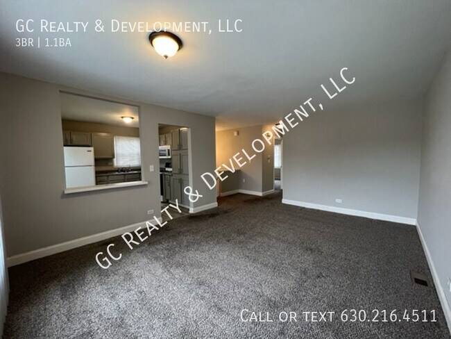 Building Photo - ***BOLINGBROOK LOCATION / 3 BDRM / FINISHE...