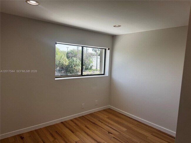 Building Photo - 6532 NW 170th Terrace