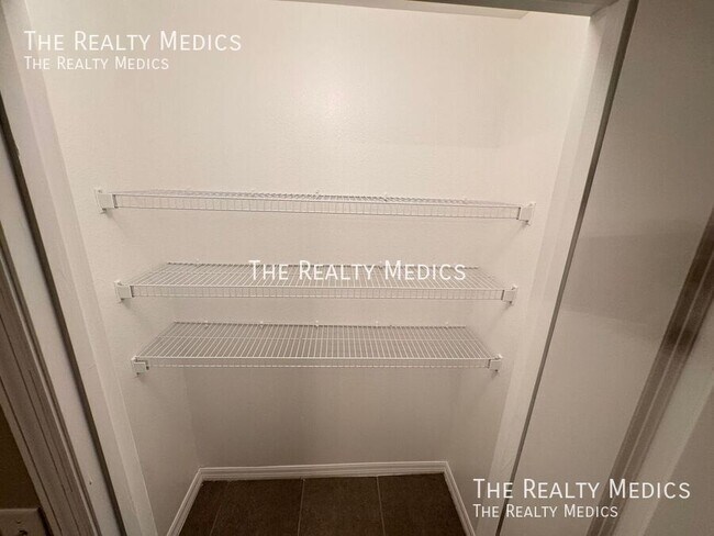 Building Photo - 1018 Ashentree Dr