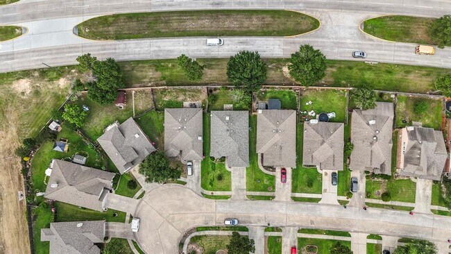 Building Photo - 3211 Falcon Trail Dr