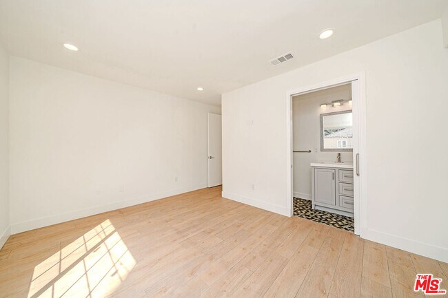 Building Photo - 5430 Monroe St