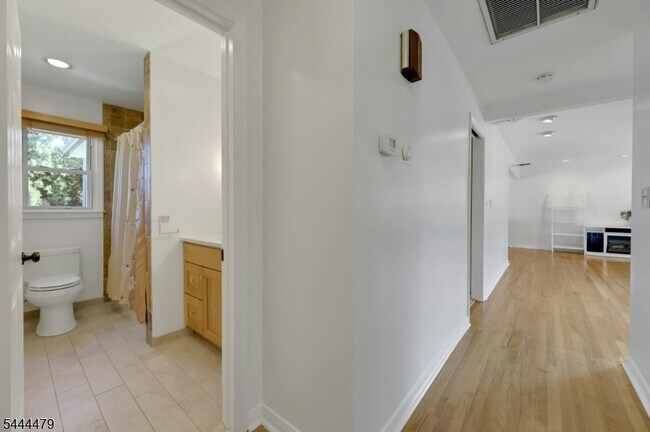 Building Photo - 11 Rande Dr