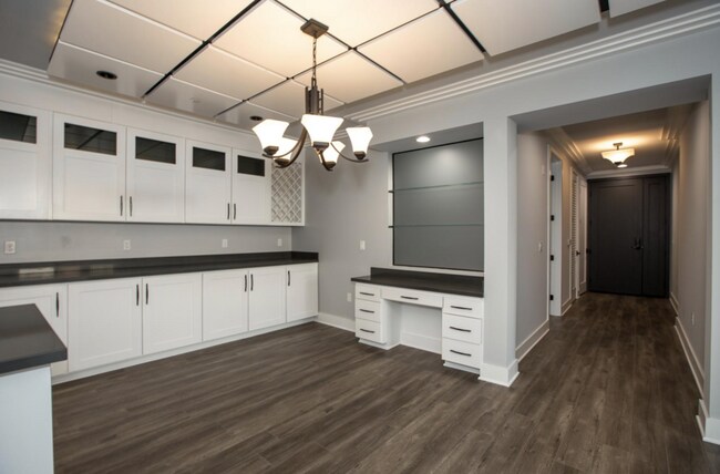 Dining Area - 10270 Almayo Ave