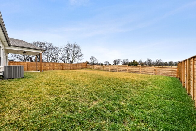 Building Photo - Like New Three Bedroom with Bonus!