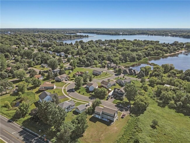 Building Photo - Rare 3 bed 4 bath no upgrade left out! 2 full kitchens, great views, dont miss out!