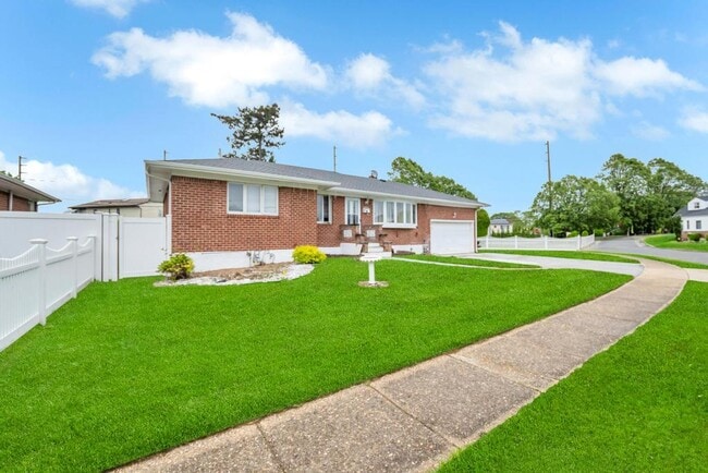 Building Photo - 3883 Green Pl