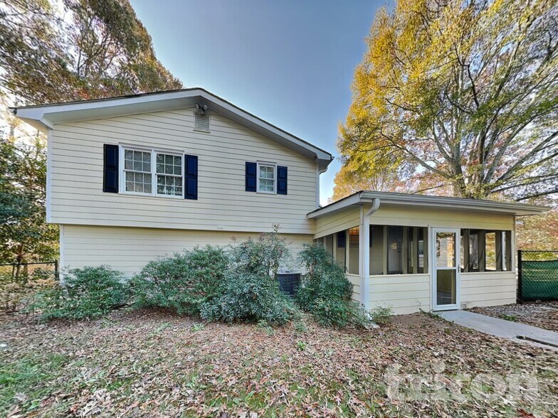 Building Photo - 2092 Brooks Rd SE