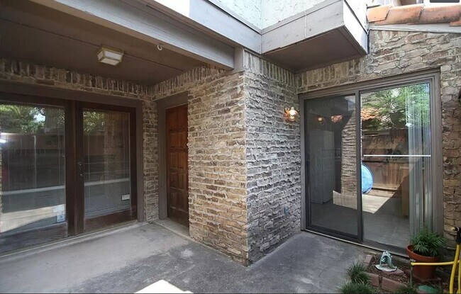 Building Photo - 336 Melrose Dr