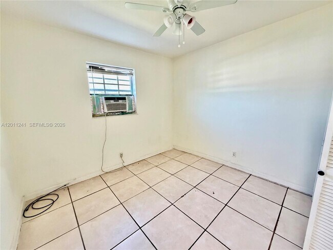 Building Photo - 1041 NW 7th Ct