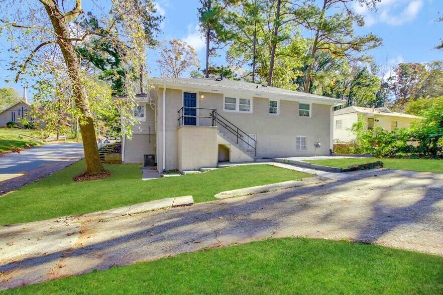 Building Photo - 2966 Sylvan Rd
