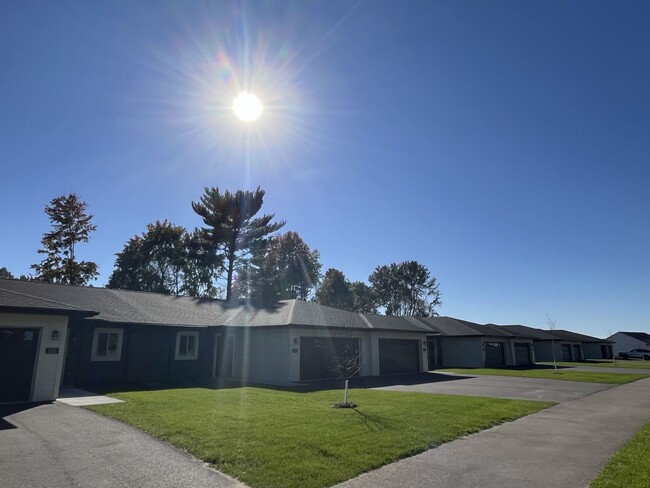 Building Photo - 1157 St Andrews Dr