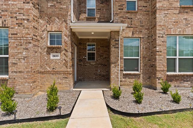 Building Photo - 2833 Bellflower Dr
