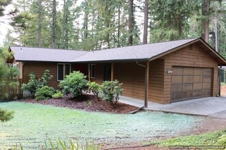 Building Photo - Charming 3-Bedroom Rambler with Spacious Y...