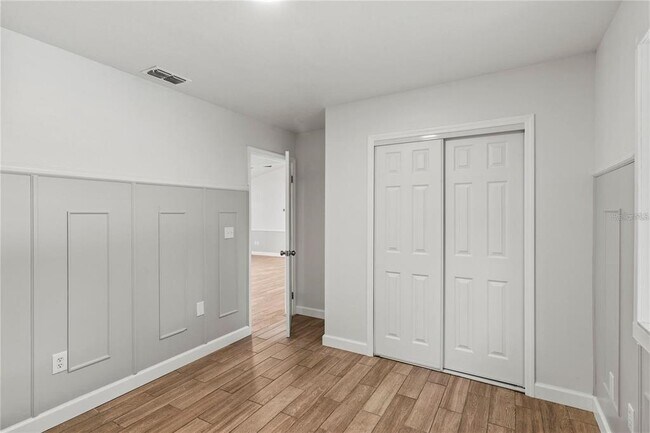 Building Photo - 1811 Oakgrove Ave