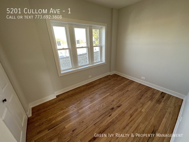 Building Photo - Remodeled 3 Bed 2 Bath with Tandem Parking...