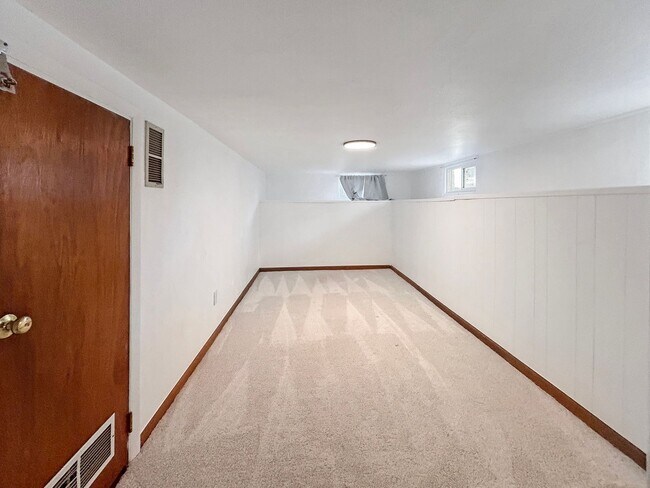 Building Photo - $0 DEPOSIT OPTION. CHARMING 3 BEDROOM WITH FENCED IN YARD AND DETACHED GARAGE IN DENVER'S BERKELE...