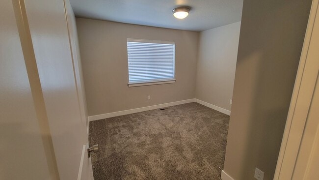 Building Photo - Cedar City 3 bed | 2 Bath | 2 Car Townhome