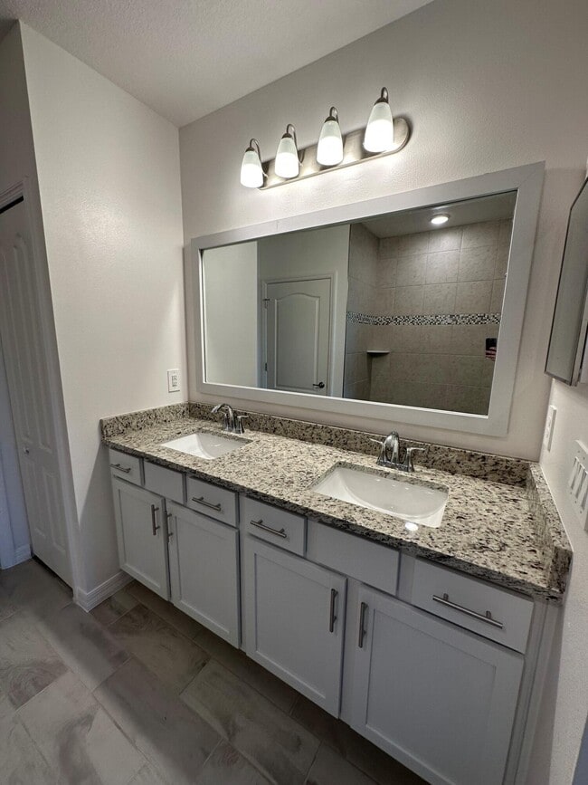 Building Photo - 10936 SW Vasari Way
