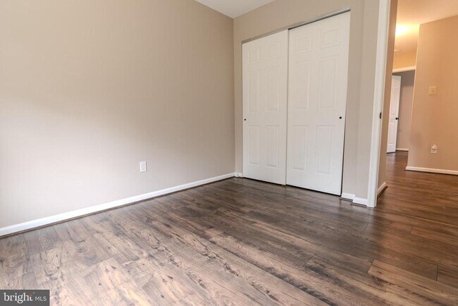 Building Photo - 200 Strawberry Ln