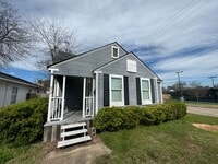 Building Photo - Super cute and close to Querbes Park....