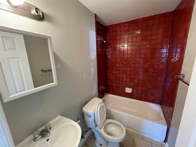 Building Photo - 1041 Lott Ave