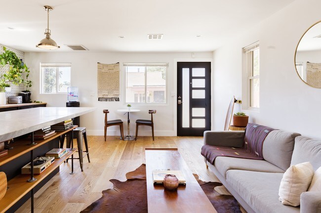 Building Photo - 1523 Morton Terrace