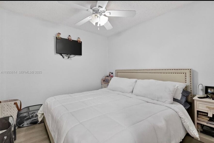 Building Photo - 5571 NW 188th St