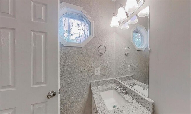 Building Photo - 2599 Fieldstone View Ln SE